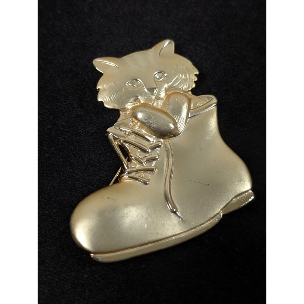 Vintage AJC Gold Tone Matte Cat Kitten In A Boot Pin Brooch Signed